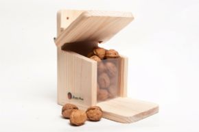 COMEDERO DE MADERA PARA ARDILLAS 