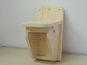 COMEDERO DE MADERA PARA PJAROS SILVESTRES modelo cabaa