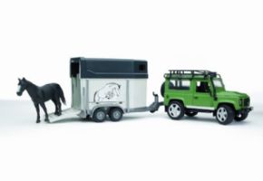 LAND ROVER DEFENDER CON REMOLQUE DE CABALLOS